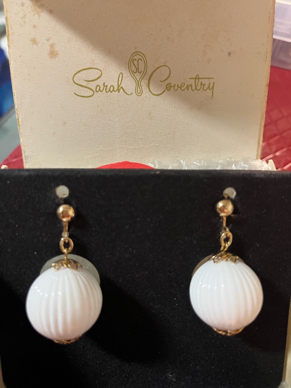 Sarah Coventry 1974 White Lucite  Clip Earrings in box